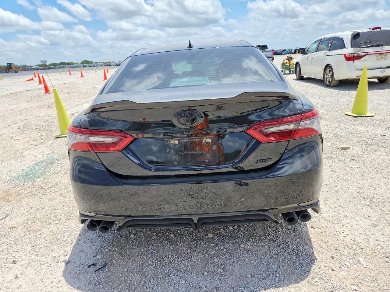 2022 Toyota Camry Xse - Фото 6