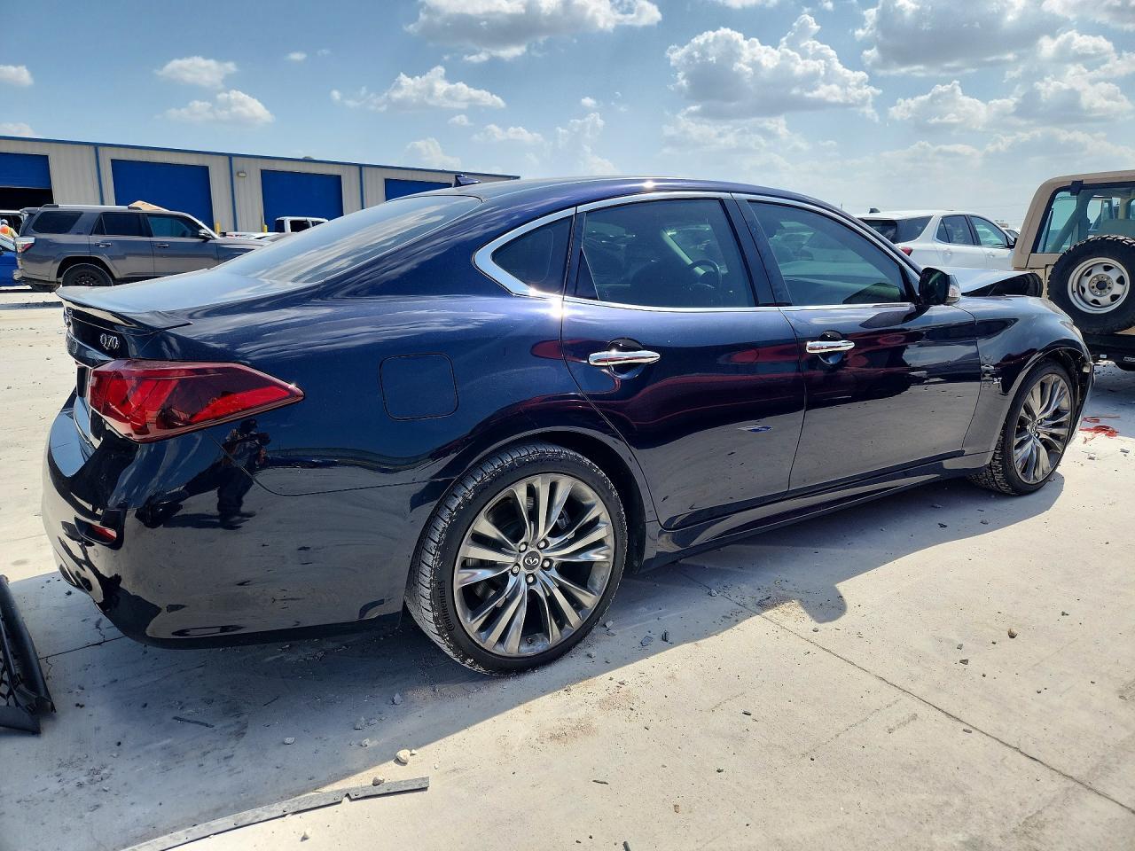 2019 Infiniti Q70 3.7 Luxe - Фото 3