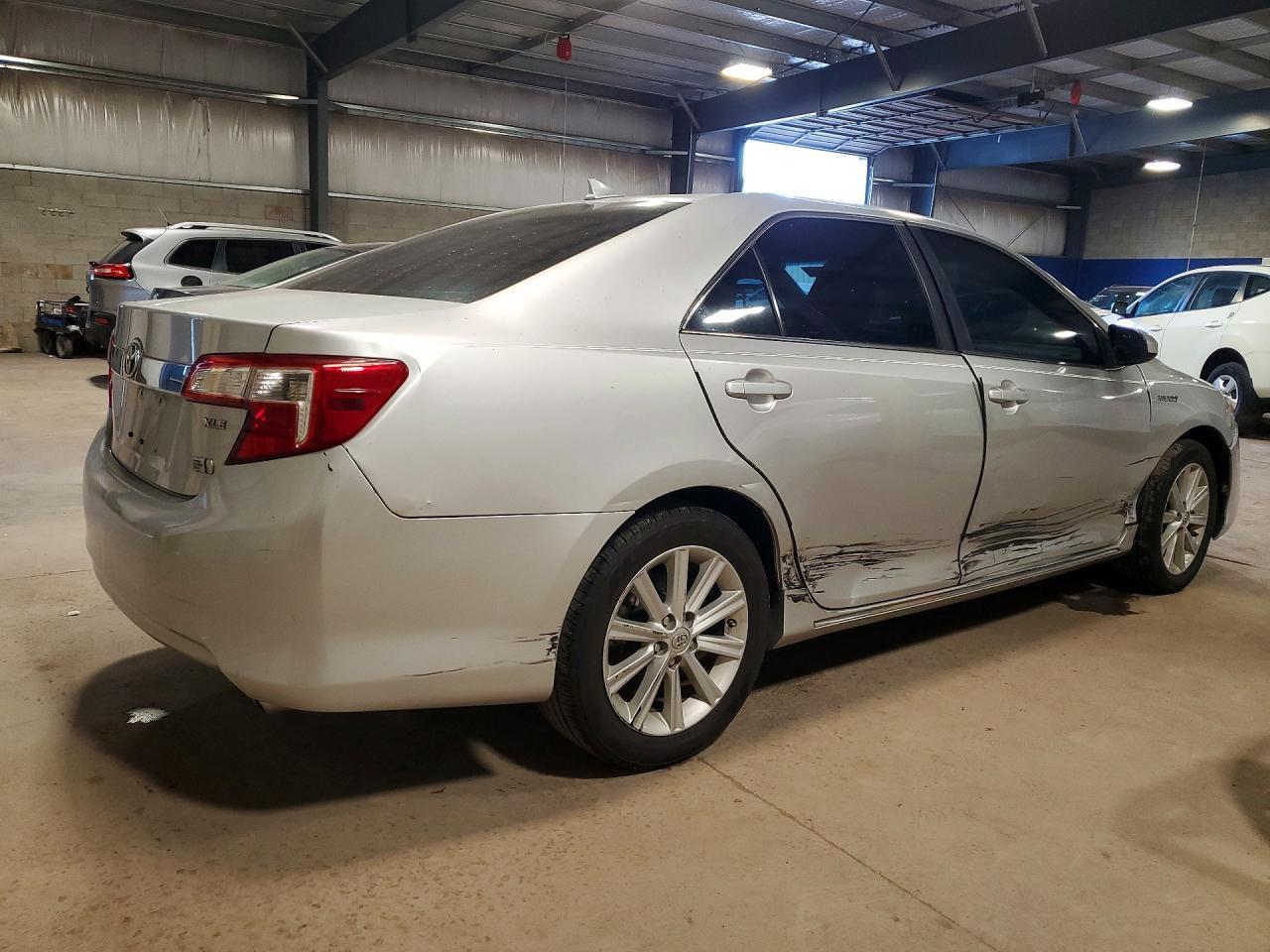 2013 Toyota Camry Hybrid Xle - Image 3