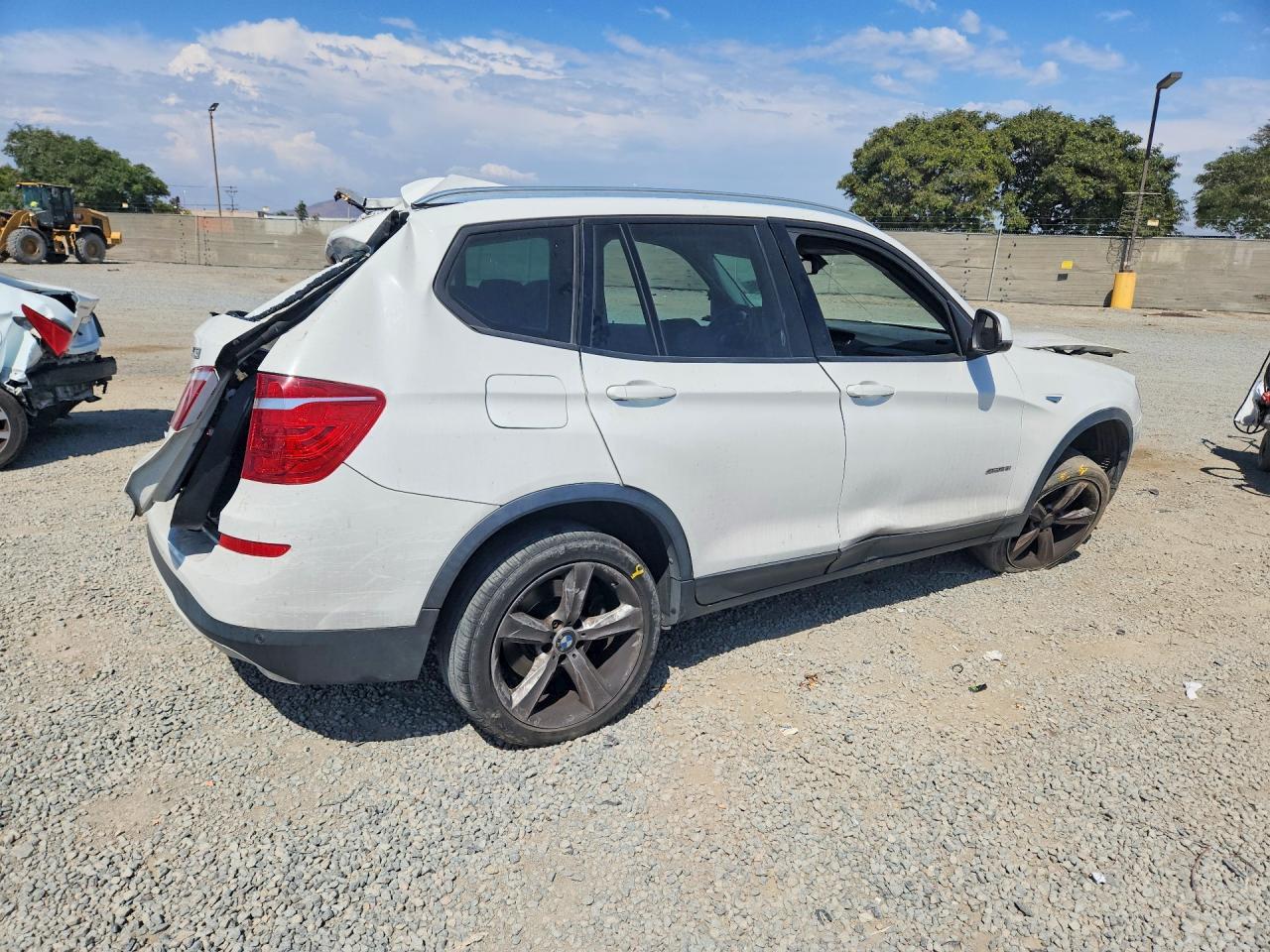 2017 BMW X3 Sdrive28I - Фото 3