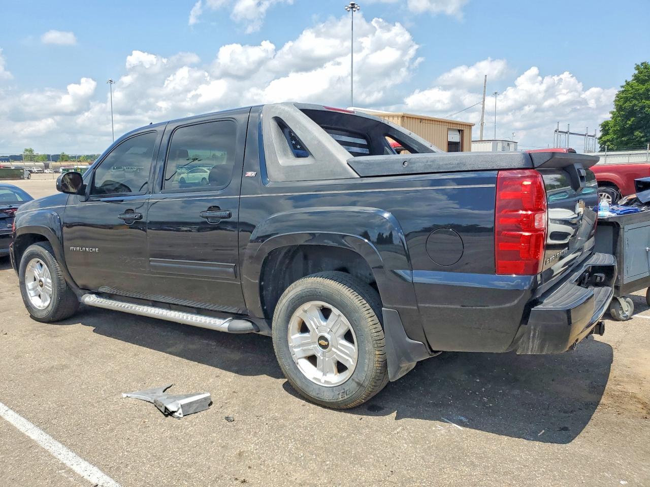 2010 Chevrolet Avalanche Lt - Фото 2