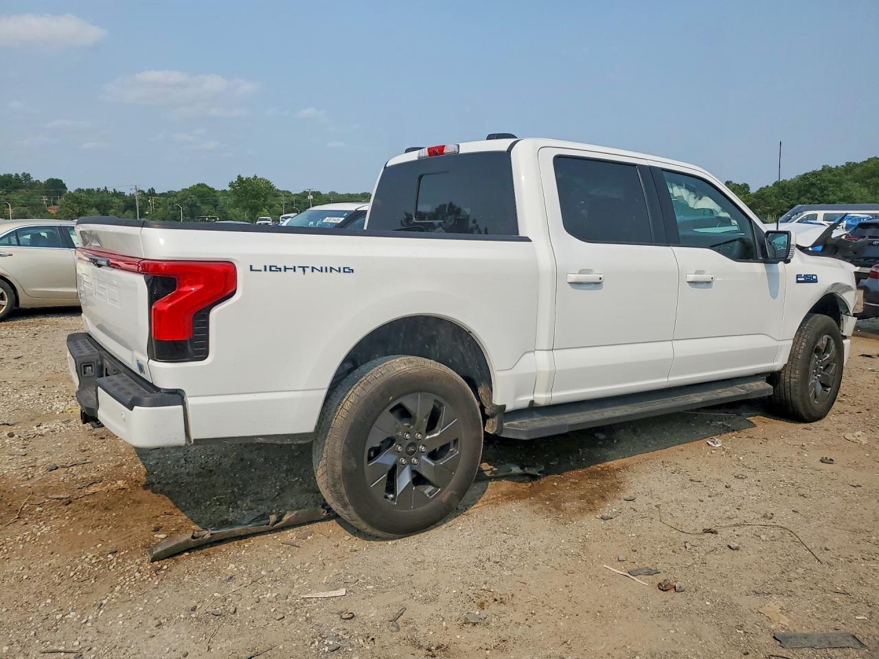 2025 Ford F150 Lightning Lariat - Фото 3