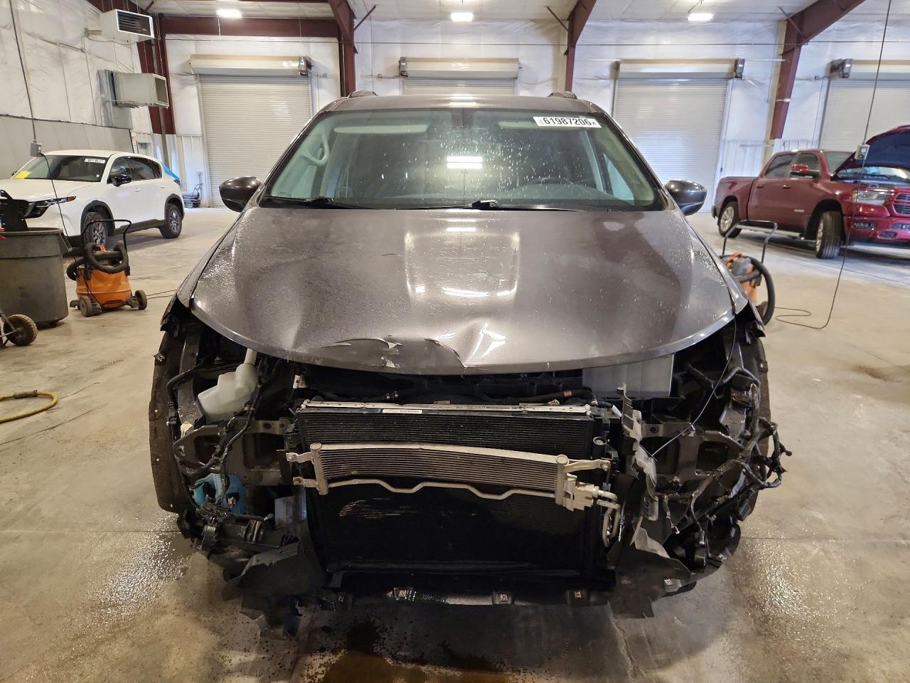 2020 Chrysler Voyager Lxi - Фото 5