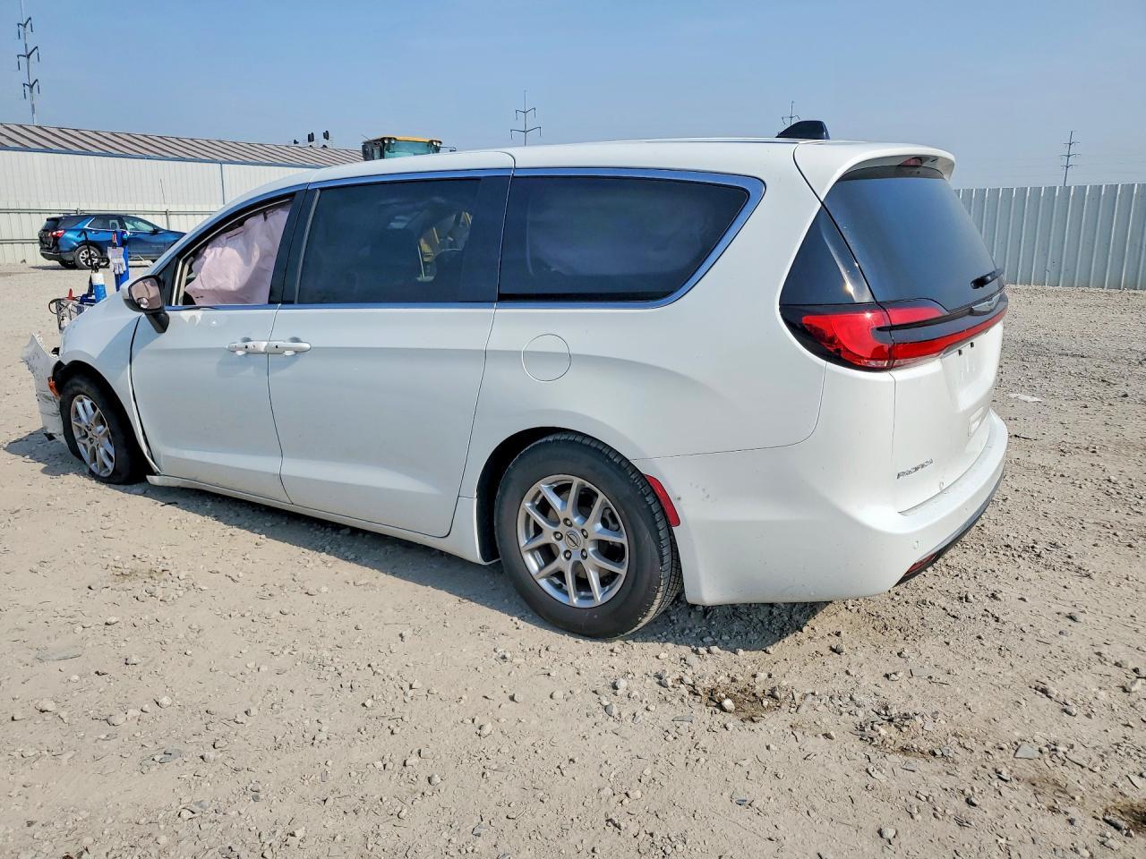 2023 Chrysler Pacifica Touring L - Image 2