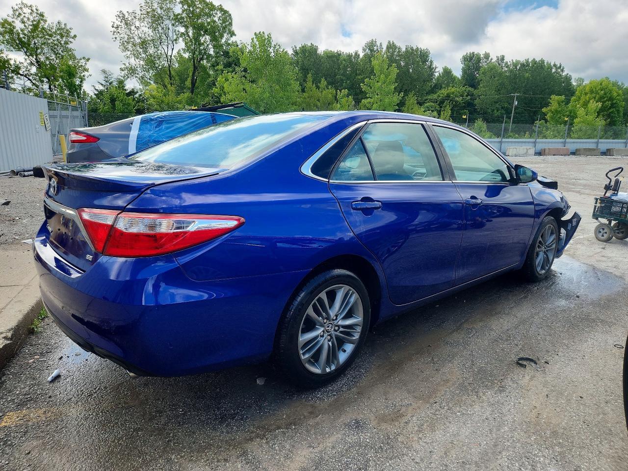 2015 Toyota Camry Se - Image 3