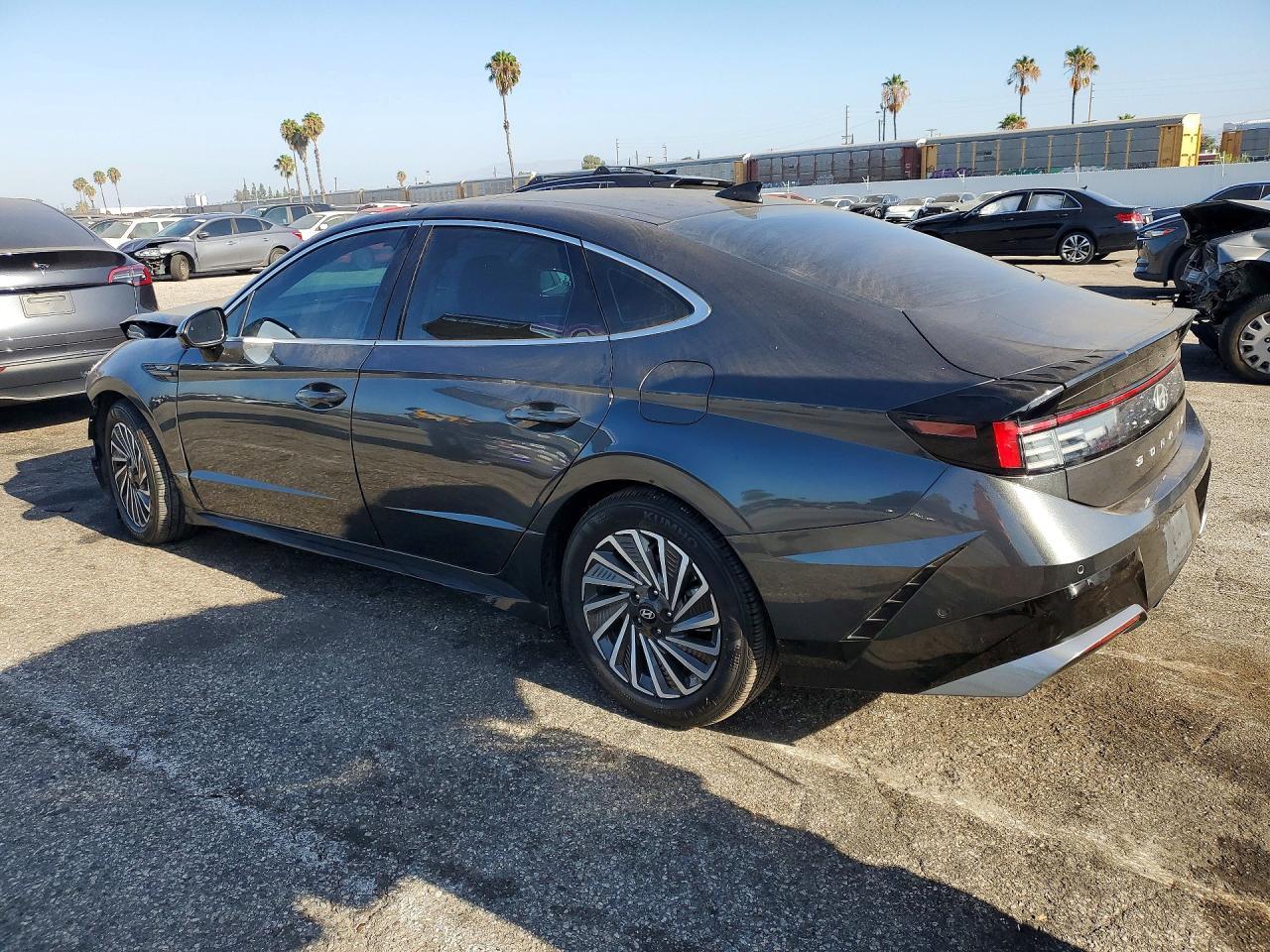2024 Hyundai Sonata Hybrid Limited - Image 2