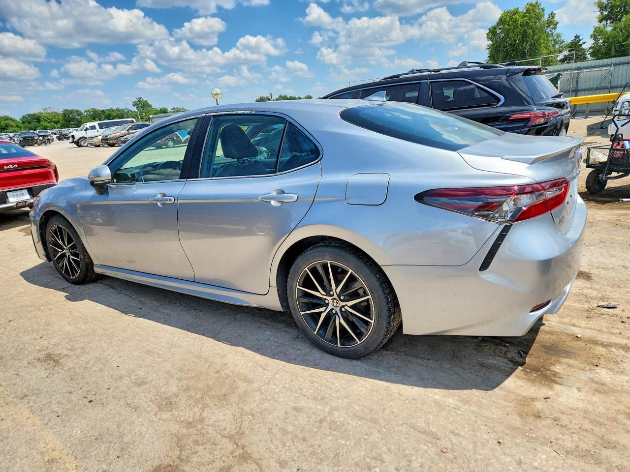 2023 Toyota Camry Se - Фото 2
