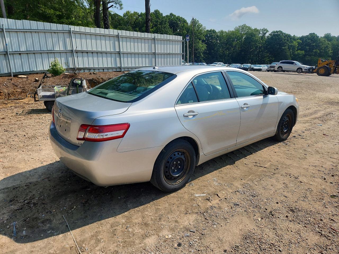 2011 Toyota Camry Le - Фото 3