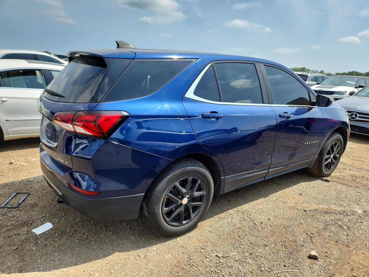 2022 Chevrolet Equinox Lt - Image 3