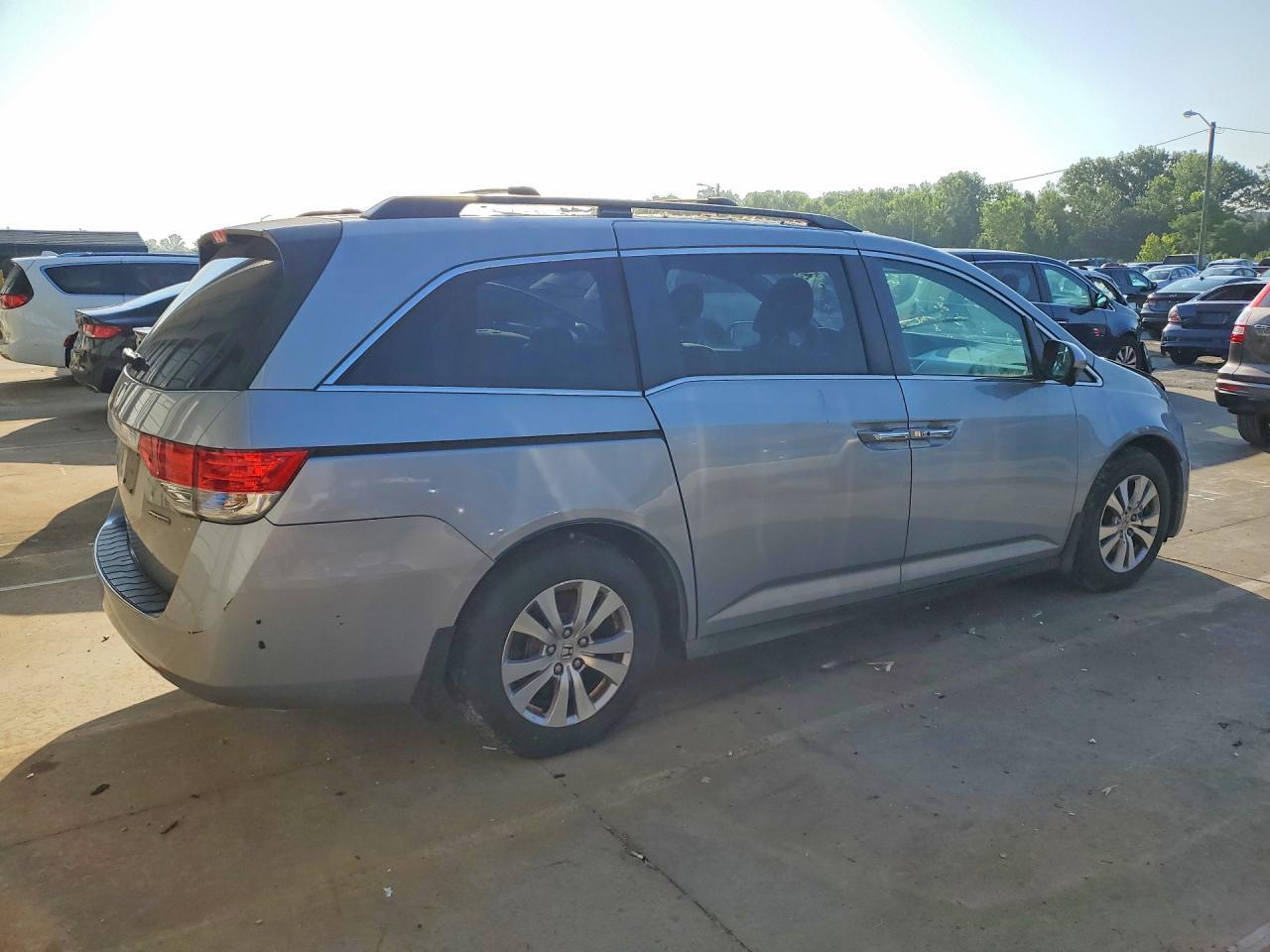 2016 Honda Odyssey Se - Image 3