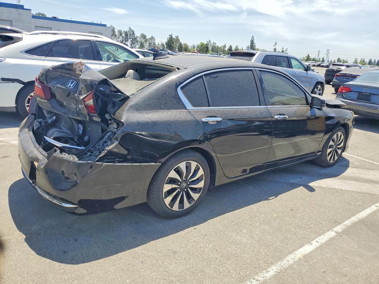 2017 Honda Accord Hybrid - Image 3