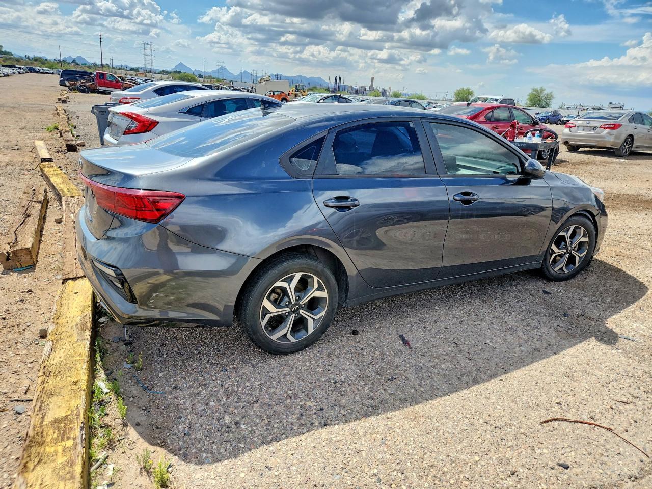 2021 Kia Forte Lxs - Image 3