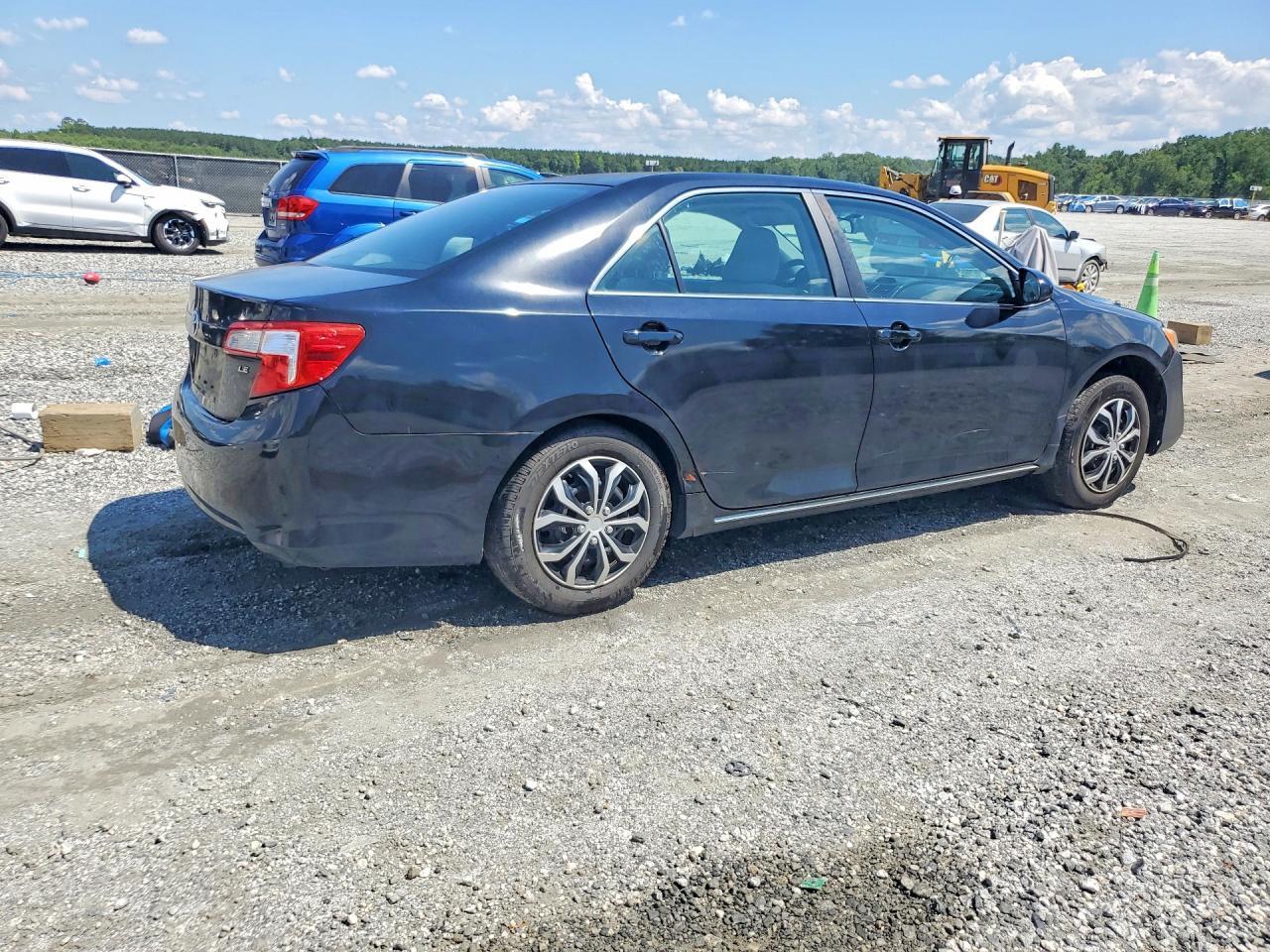 2013 Toyota Camry Le - Фото 3