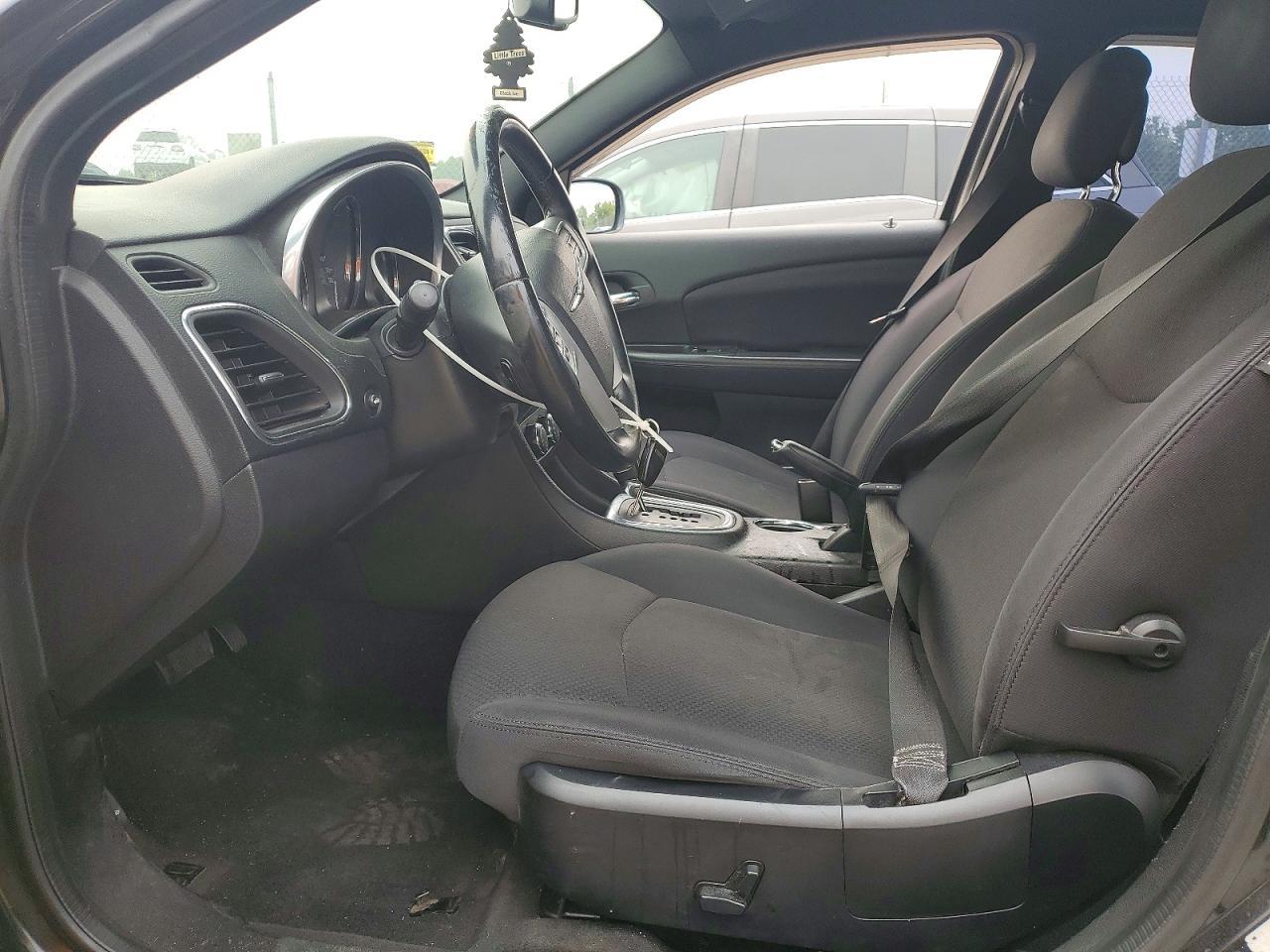 2014 Chrysler 200 Touring - Image 7