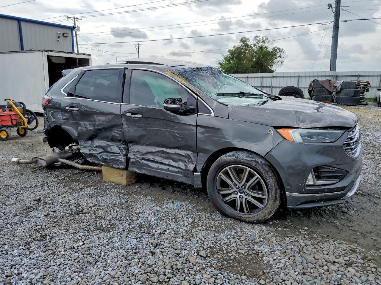 2019 Ford Edge Titanium - Image 4