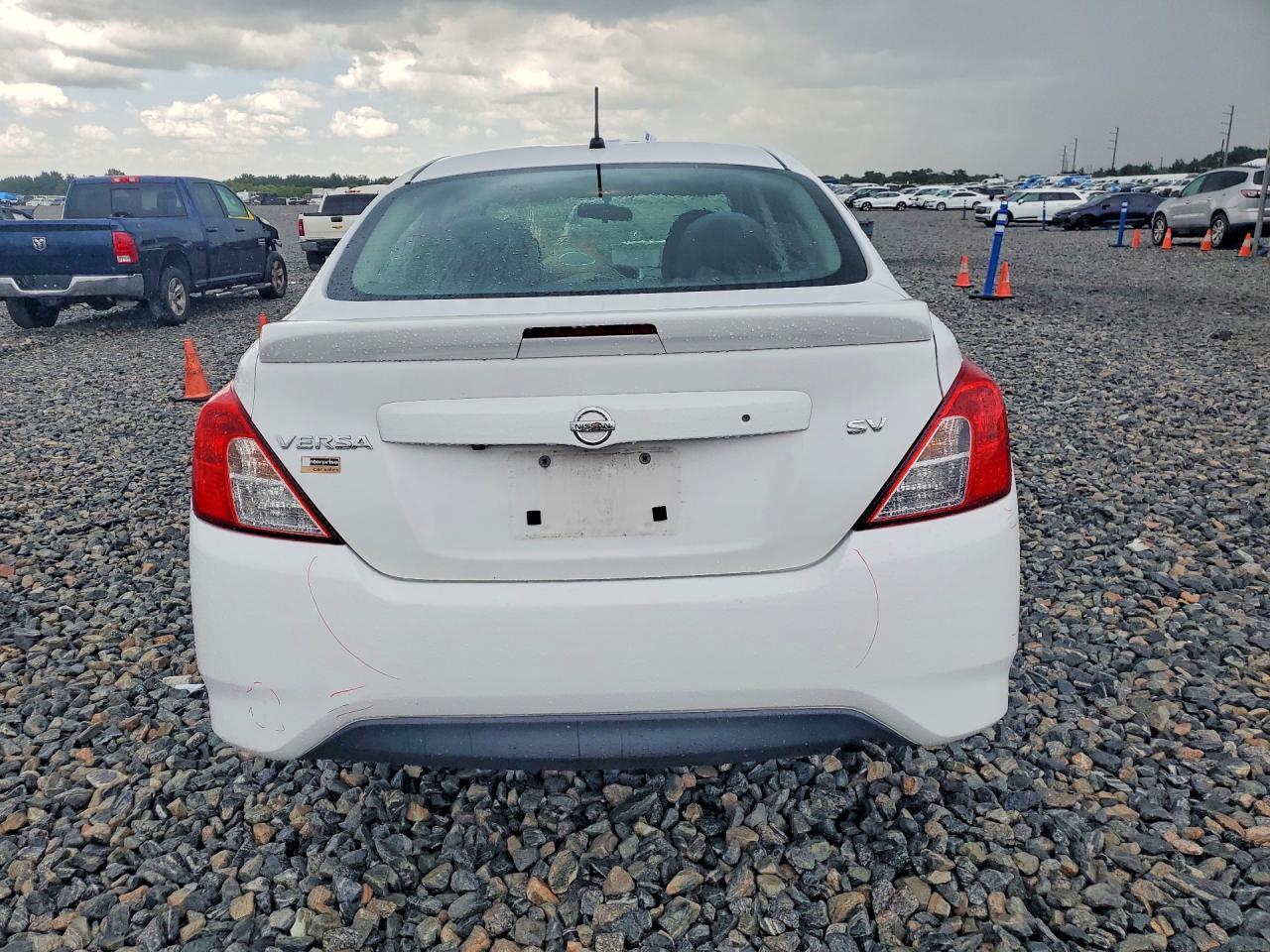 2019 Nissan Versa Sv - Фото 6