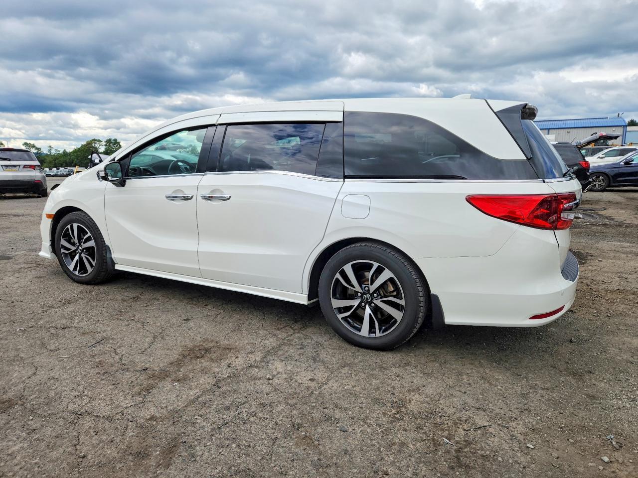 2018 Honda Odyssey Elite - Image 2