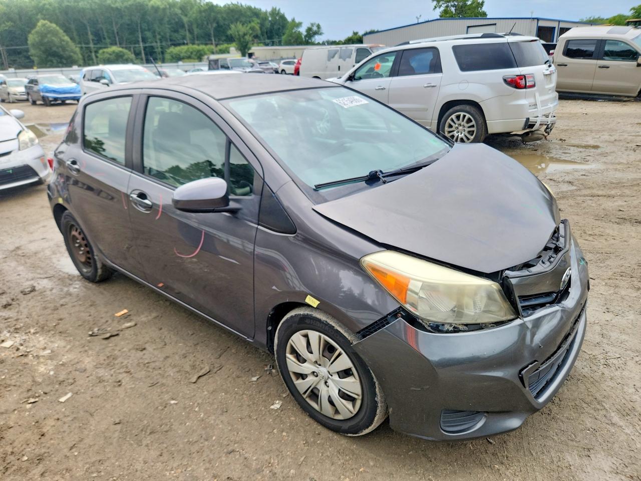 2012 Toyota Yaris 5-Door Le - Фото 4