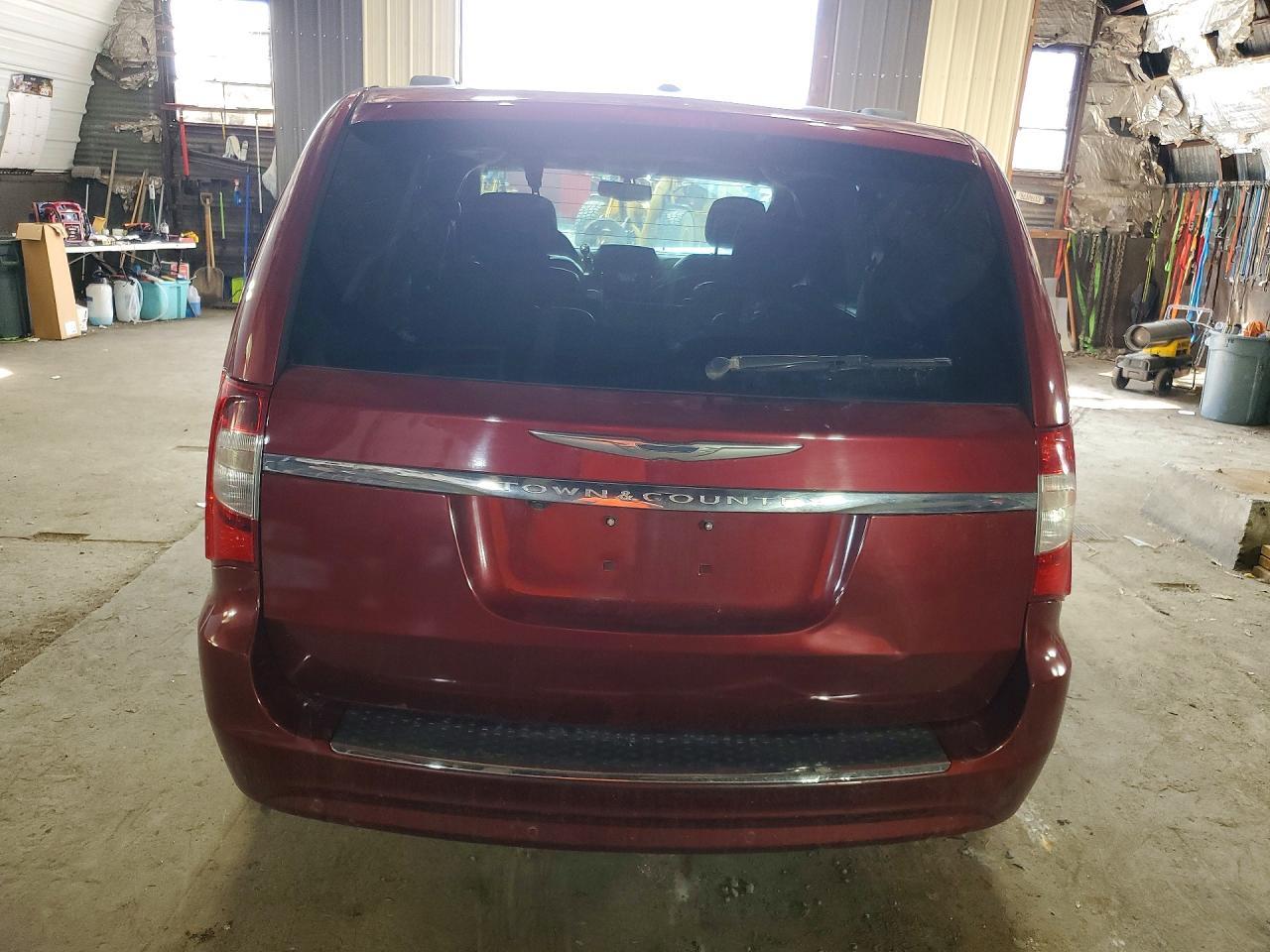 2013 Chrysler Town & Country Touring L - Фото 6