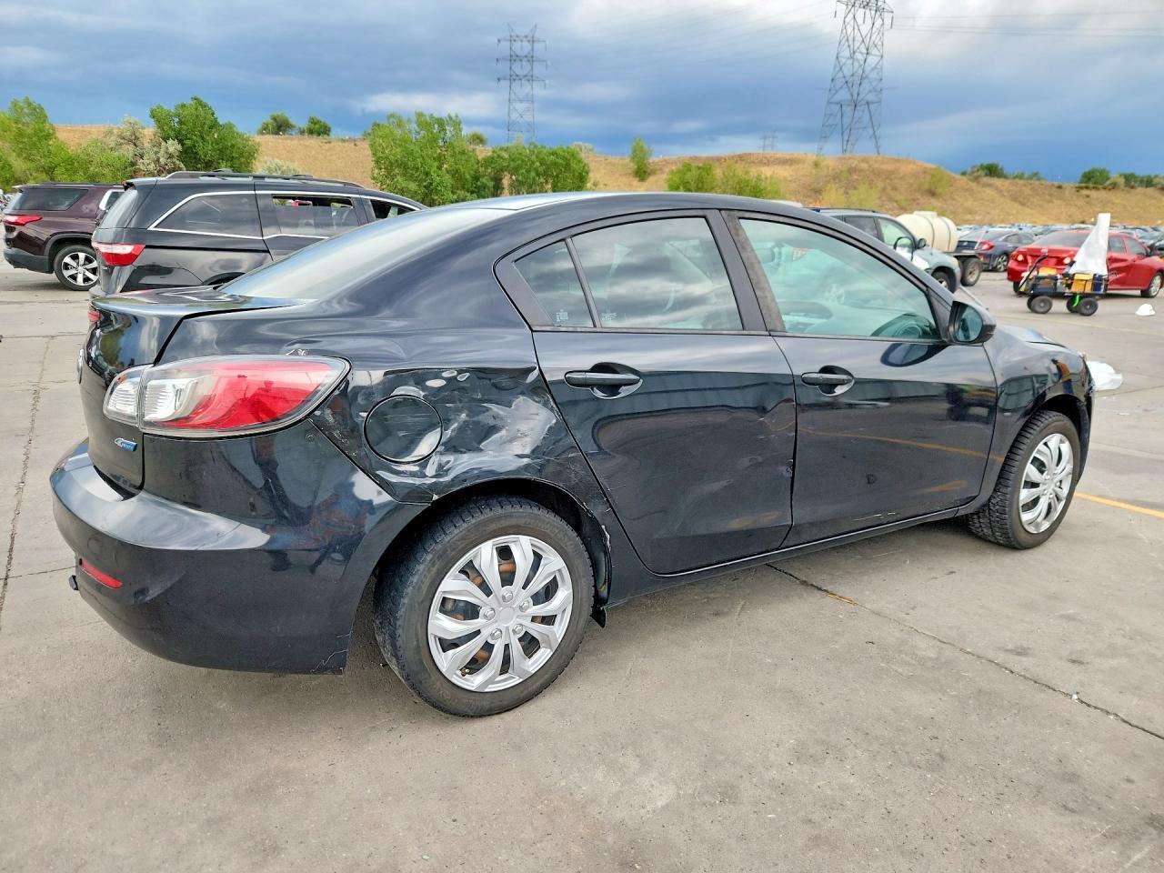 2013 Mazda 3 I - Image 3