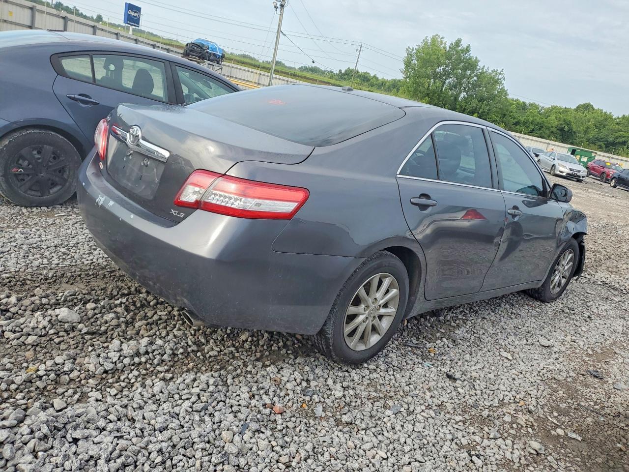 2010 Toyota Camry Xle V6 - Фото 3