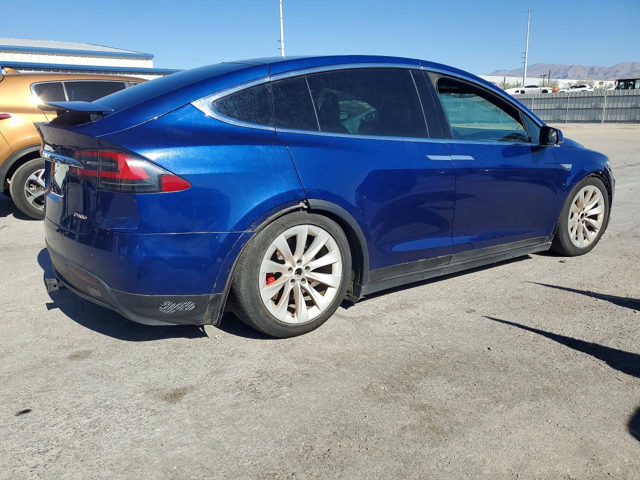 2016 Tesla Model X - Фото 3