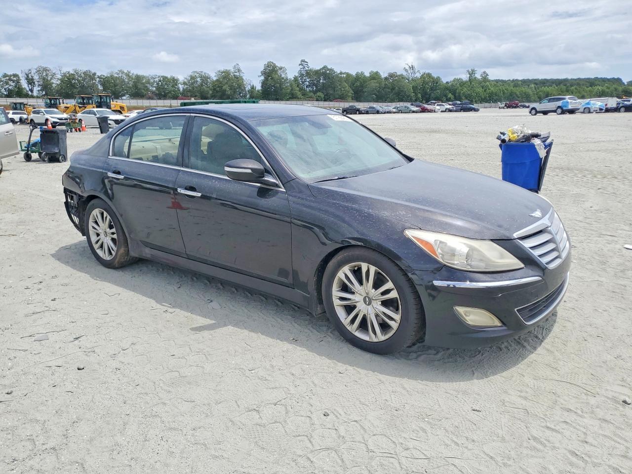 2014 Hyundai Genesis 3.8L - Фото 4