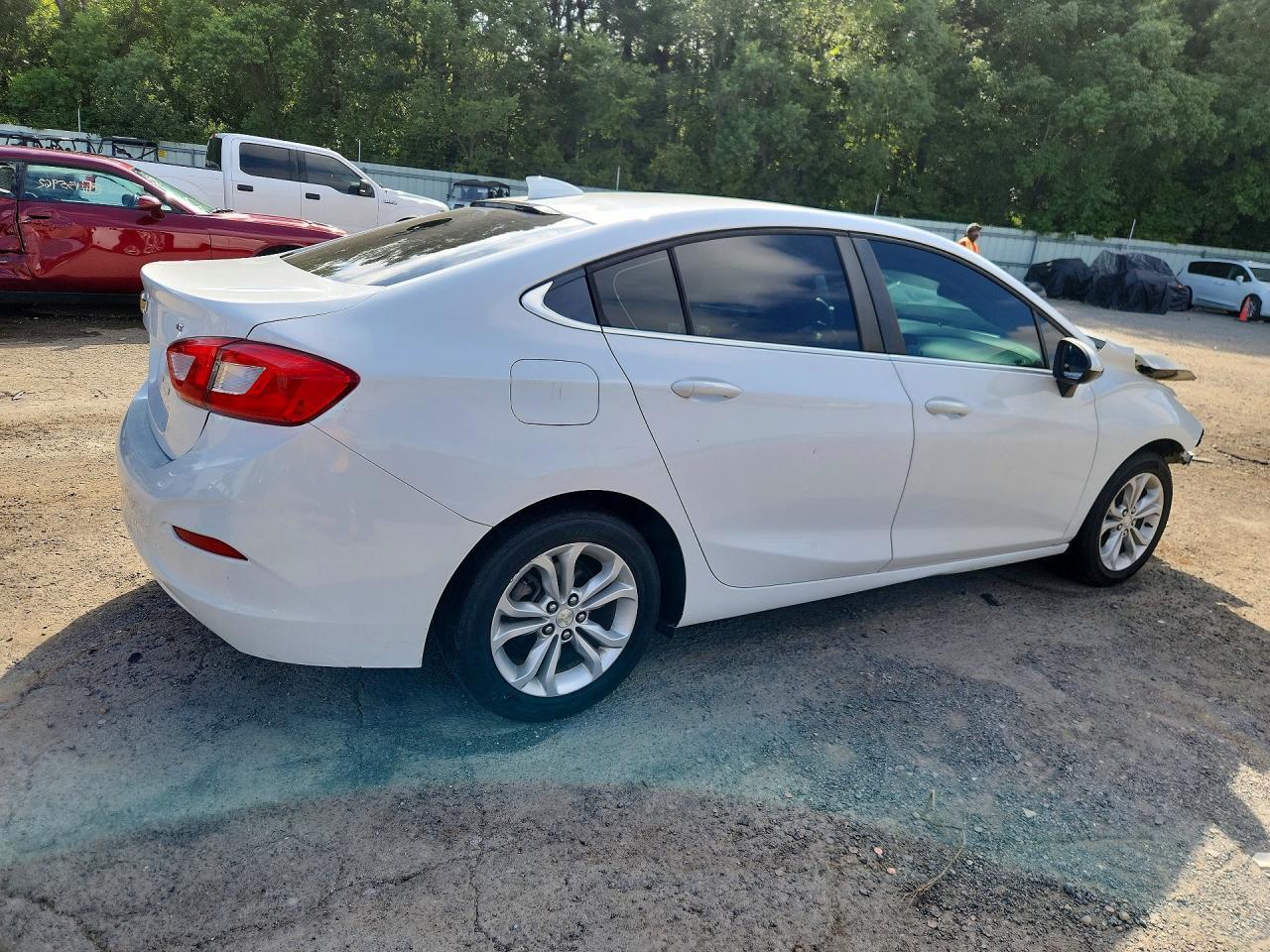 2019 Chevrolet Cruze Lt - Image 3