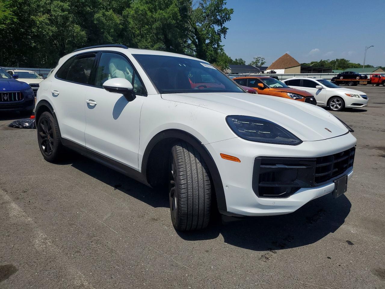 2025 Porsche Cayenne Gts - Image 4
