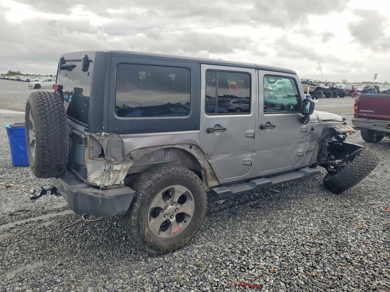 2018 Jeep Wrangler Unlimited Sahara - Image 3