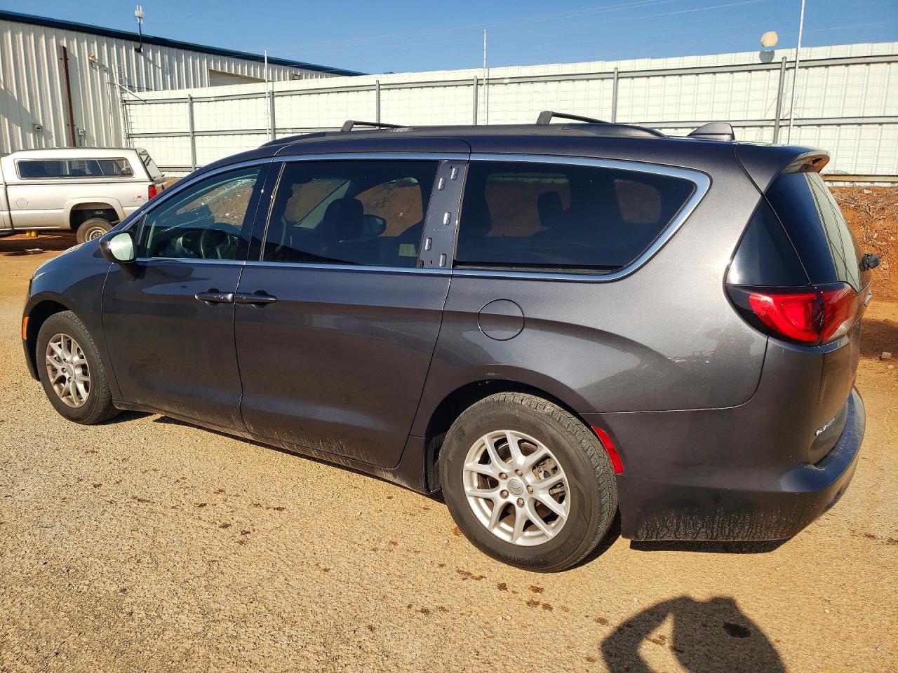 2020 Chrysler Voyager Lxi - Фото 2