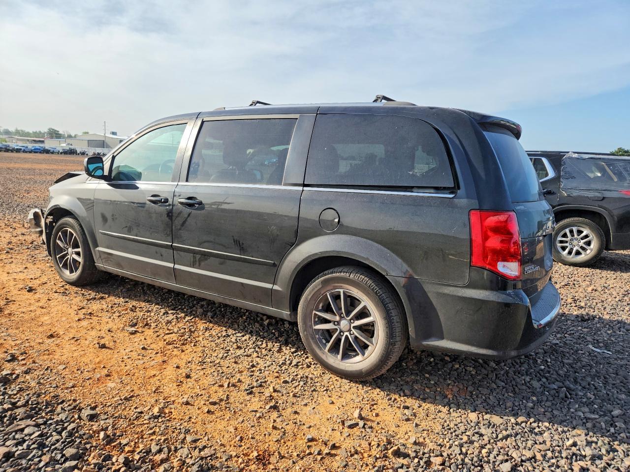2017 Dodge Grand Caravan Sxt - Фото 2