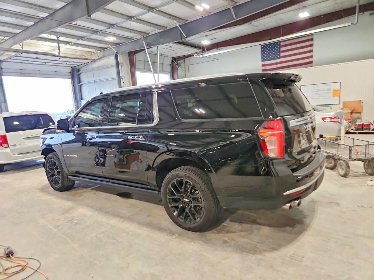 2023 Chevrolet Suburban K1500 High Country - Фото 2