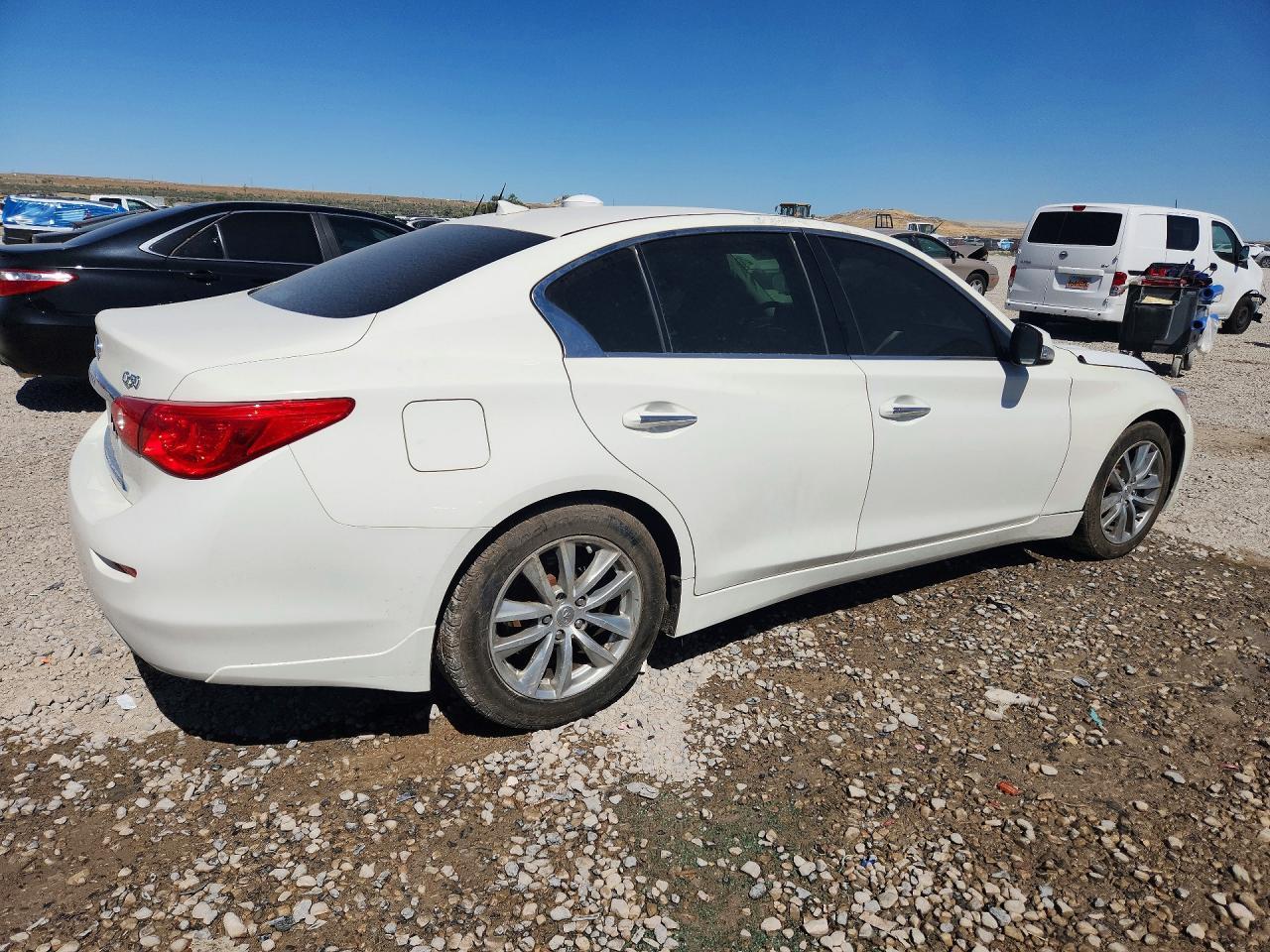 2017 Infiniti Q50 3.0T Premium - Фото 3