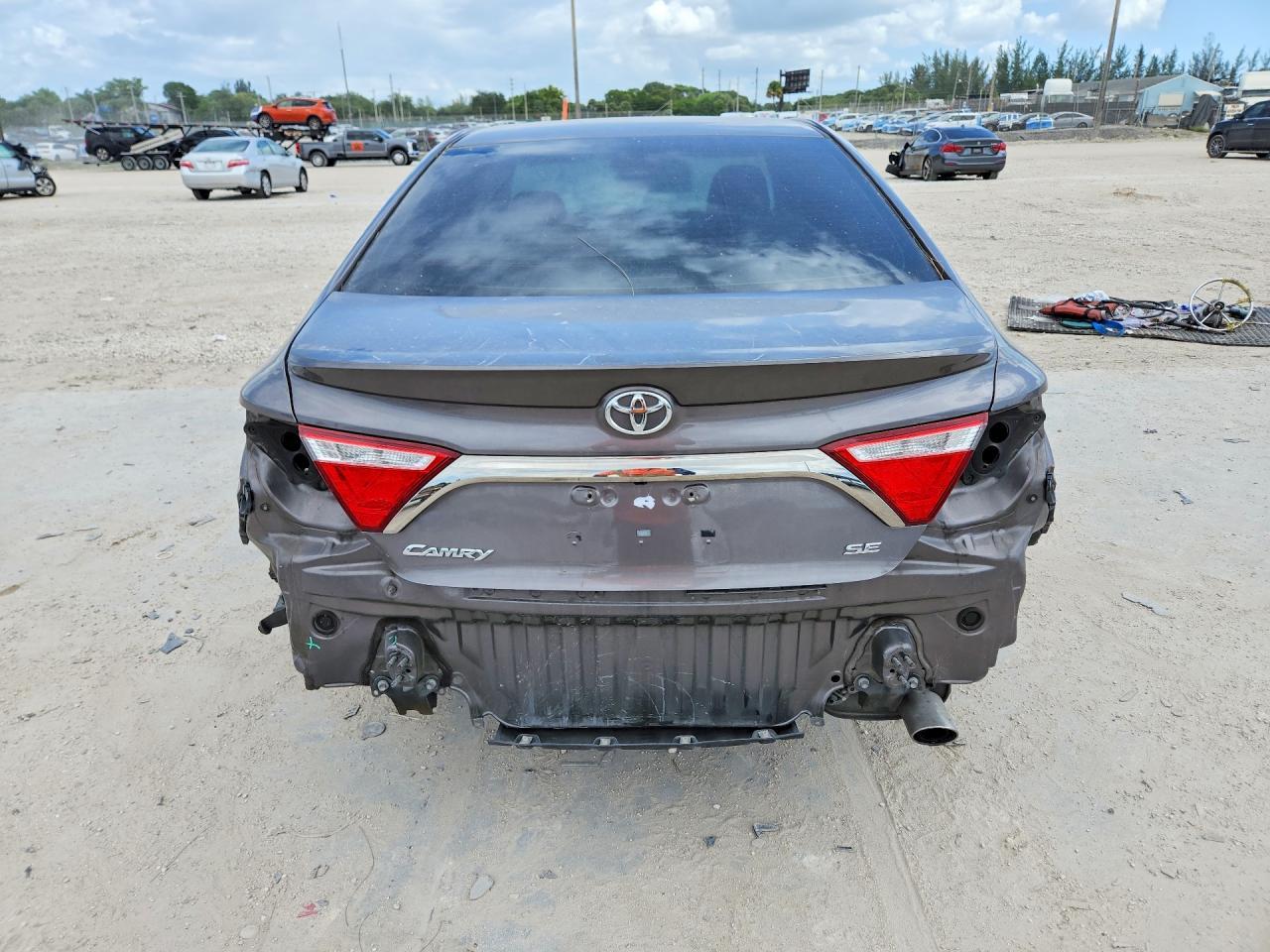 2017 Toyota Camry Se - Фото 6