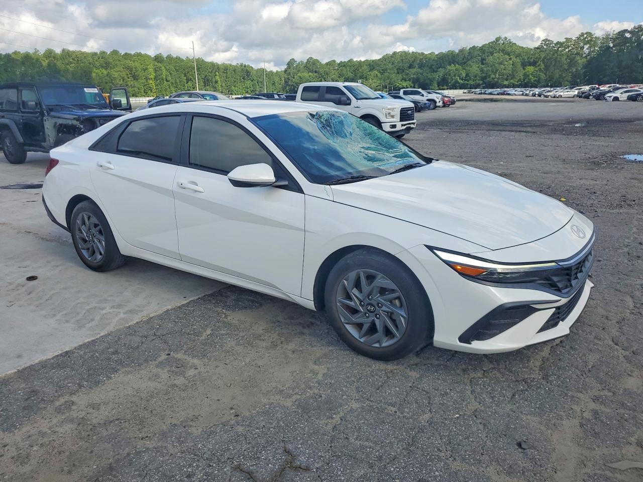 2024 Hyundai Elantra Sel - Image 4