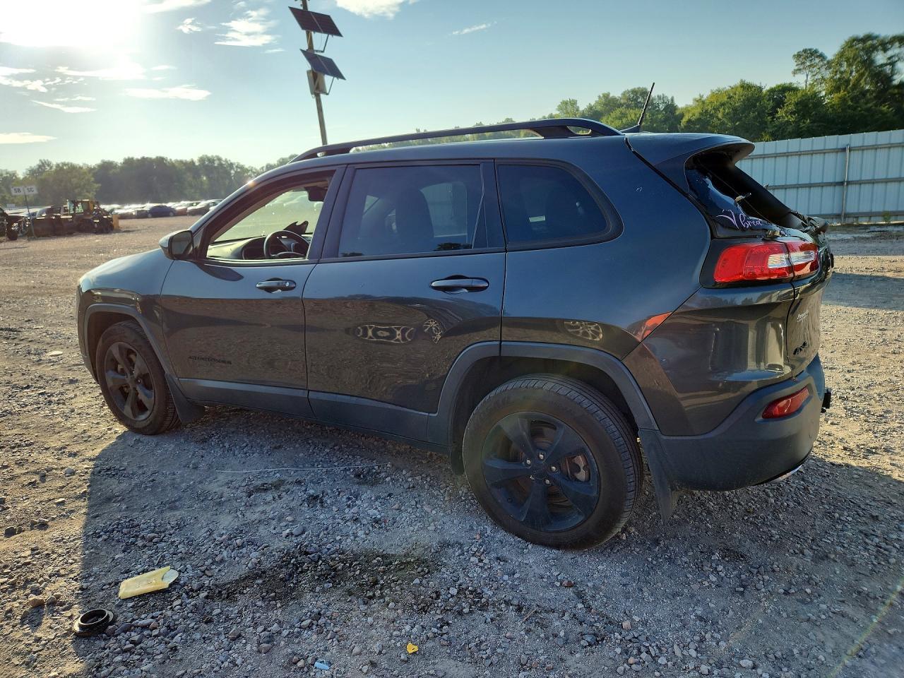 2016 Jeep Cherokee Latitude - Фото 2