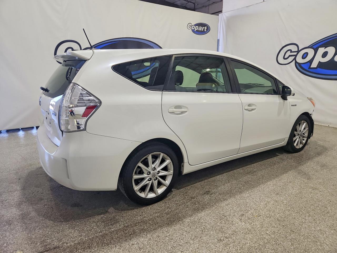 2014 Toyota Prius V Five - Фото 3