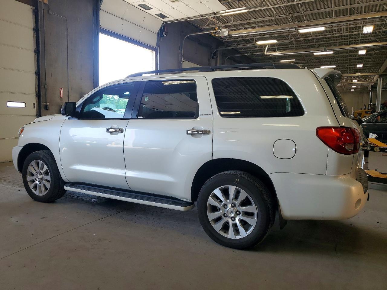 2015 Toyota Sequoia Platinum - Фото 2