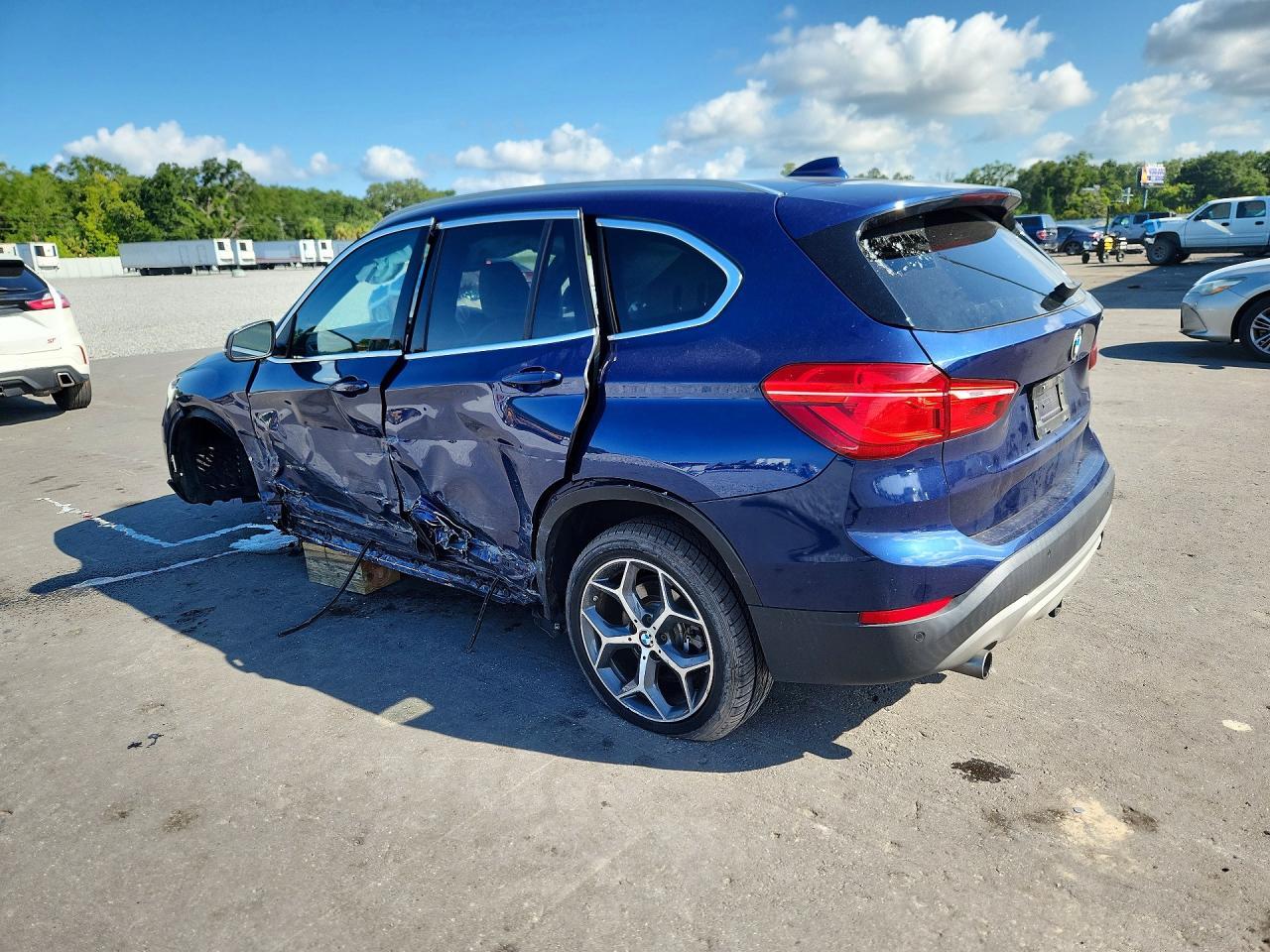 2017 BMW X1 Sdrive28I - Фото 2