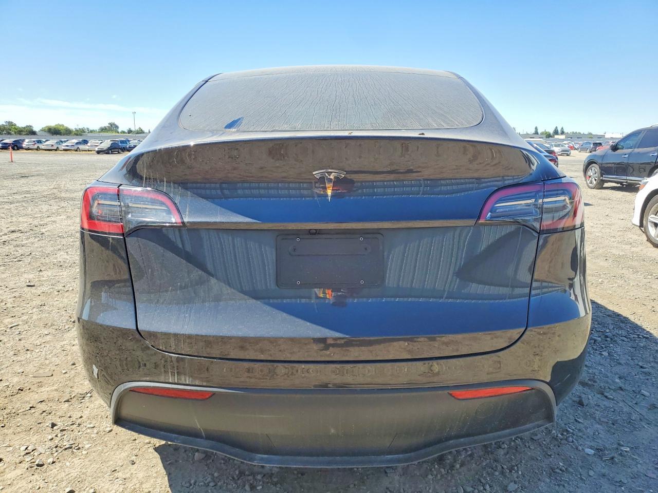 2025 Tesla Model Y - Фото 6