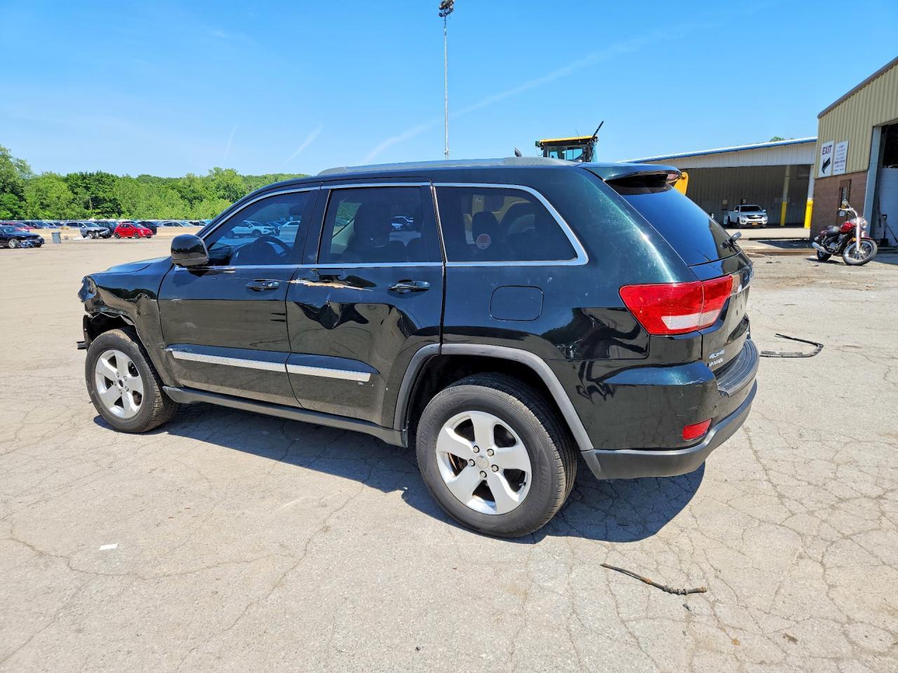 2013 Jeep Grand Cherokee Lared - Image 2