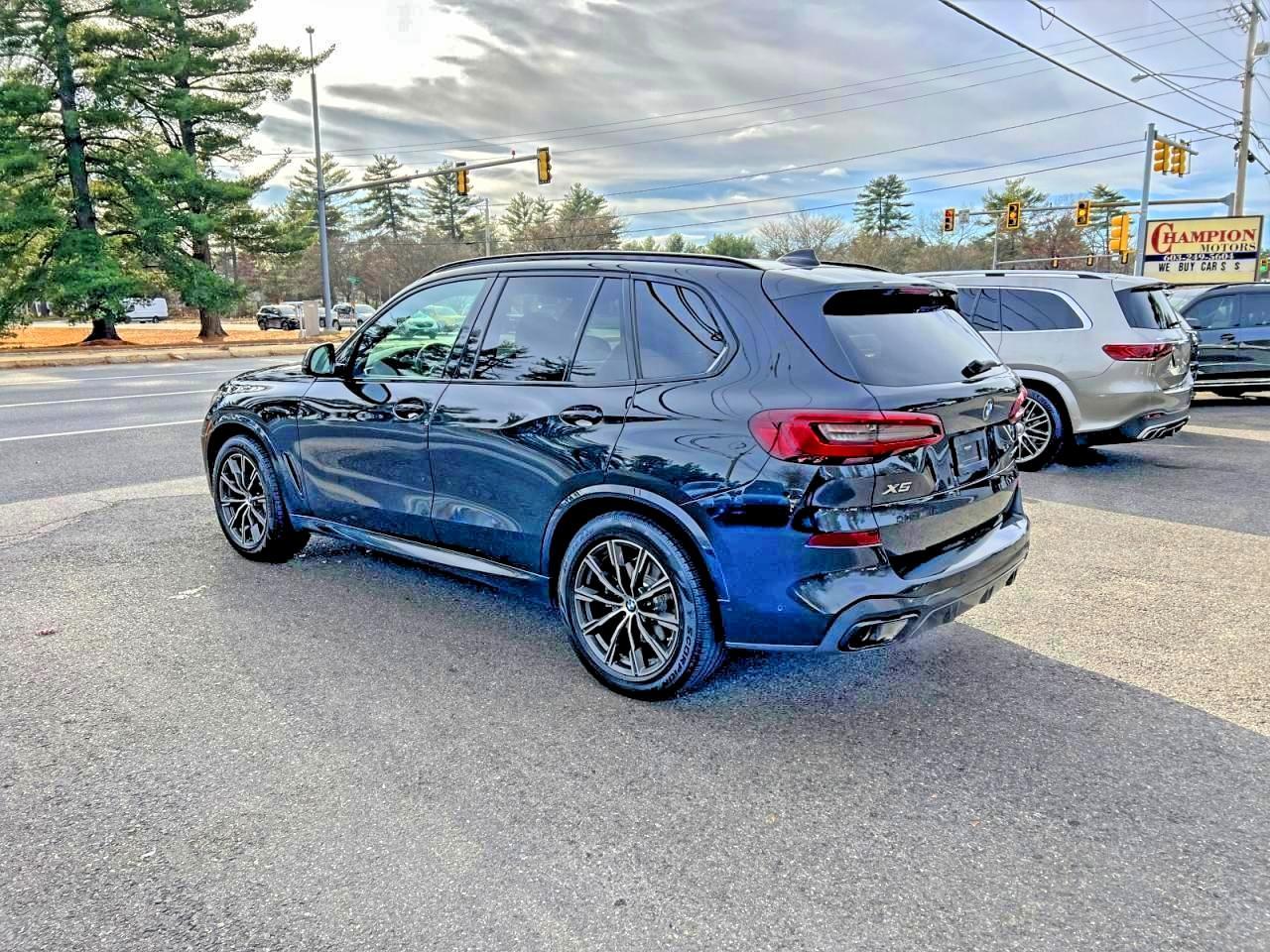 2021 BMW X5 xDrive40I - Фото 3