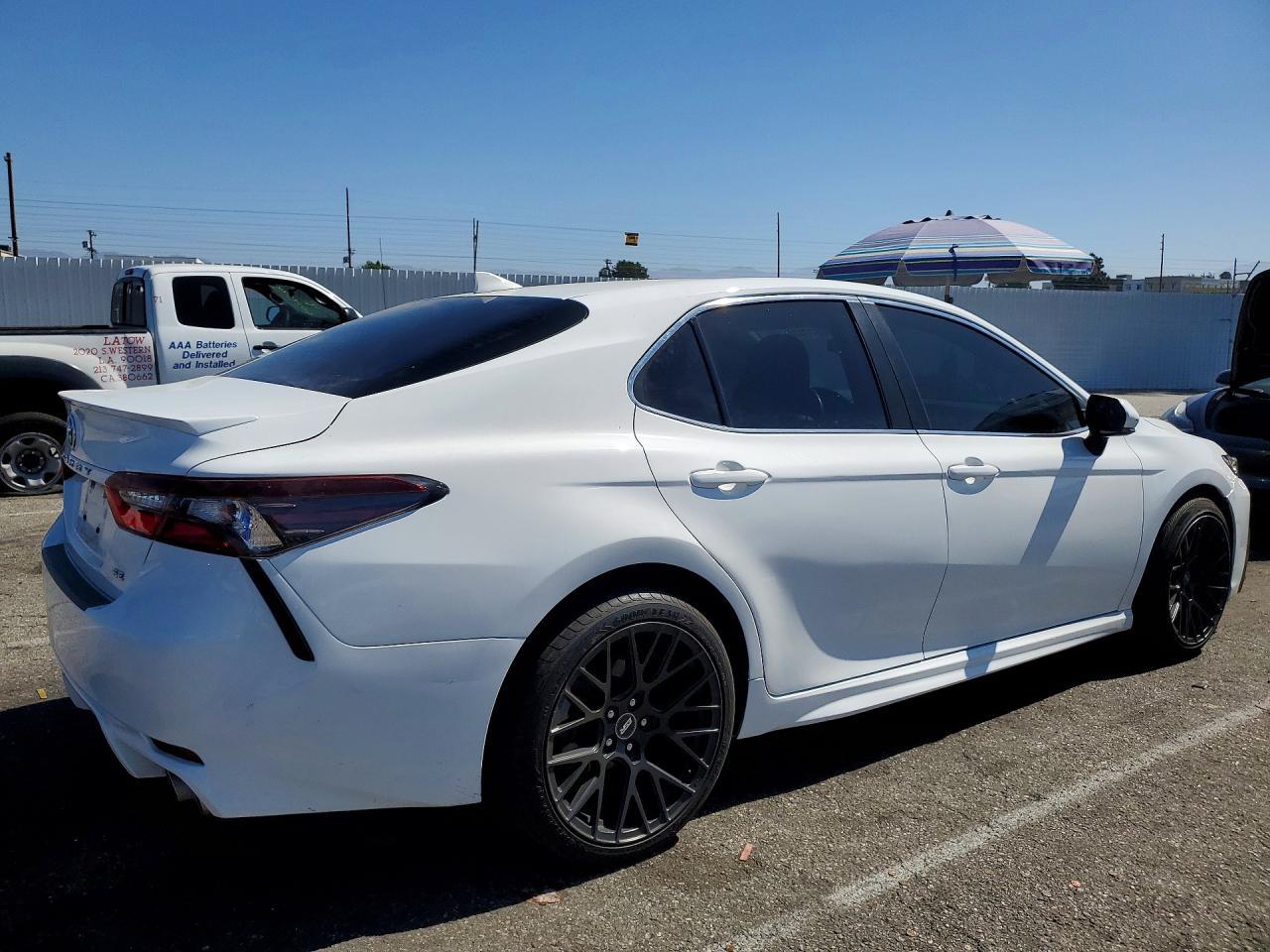 2022 Toyota Camry Se - Фото 3
