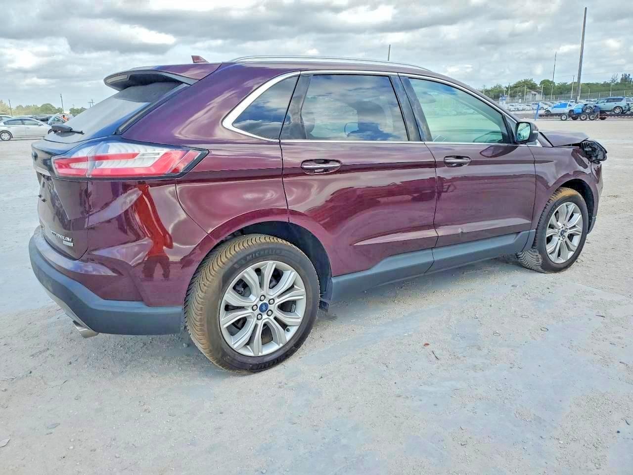 2019 Ford Edge Titanium - Image 3