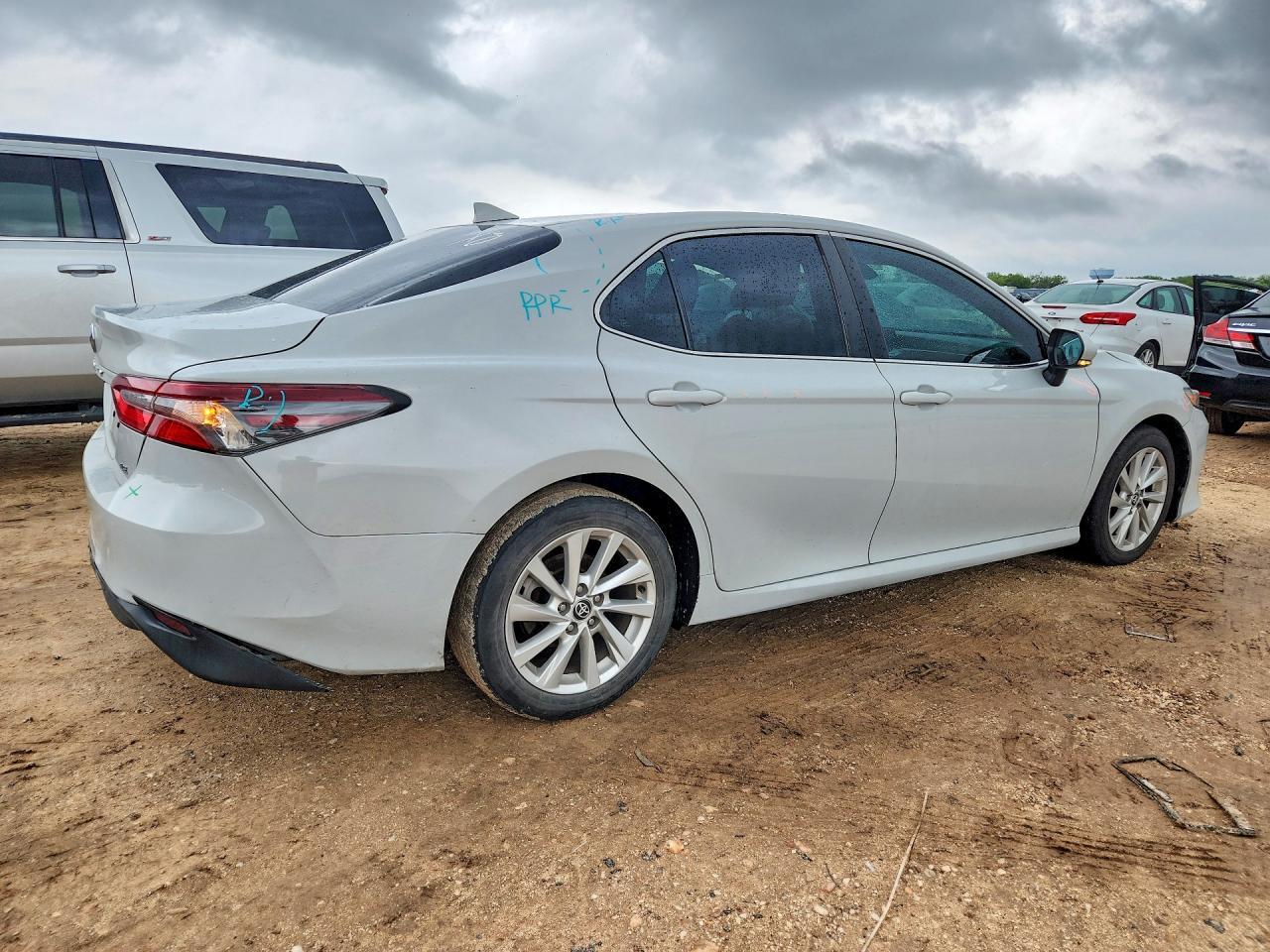 2023 Toyota Camry Le - Фото 3