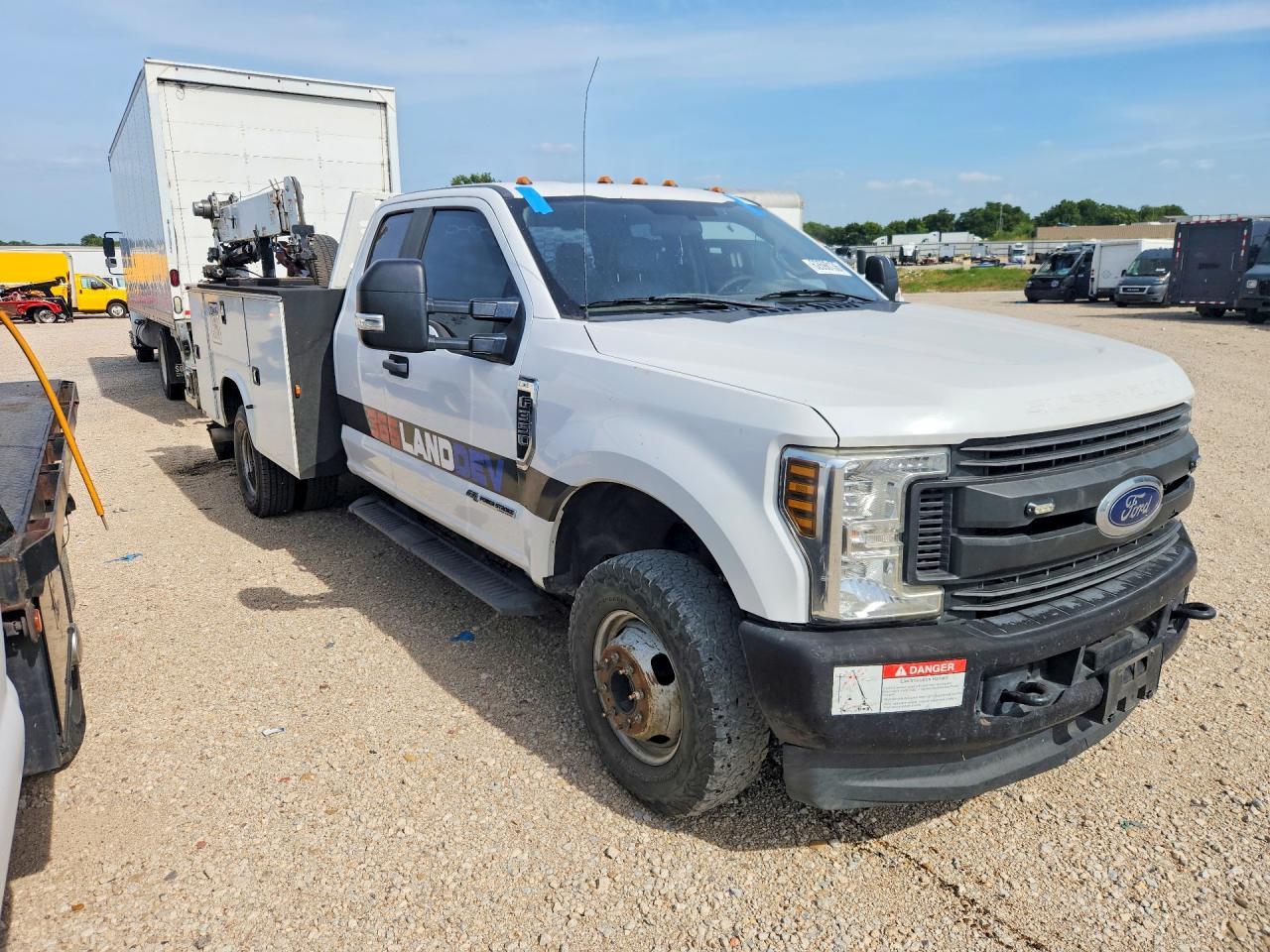 2019 Ford F350 Super - Delivery Truck - Фото 4
