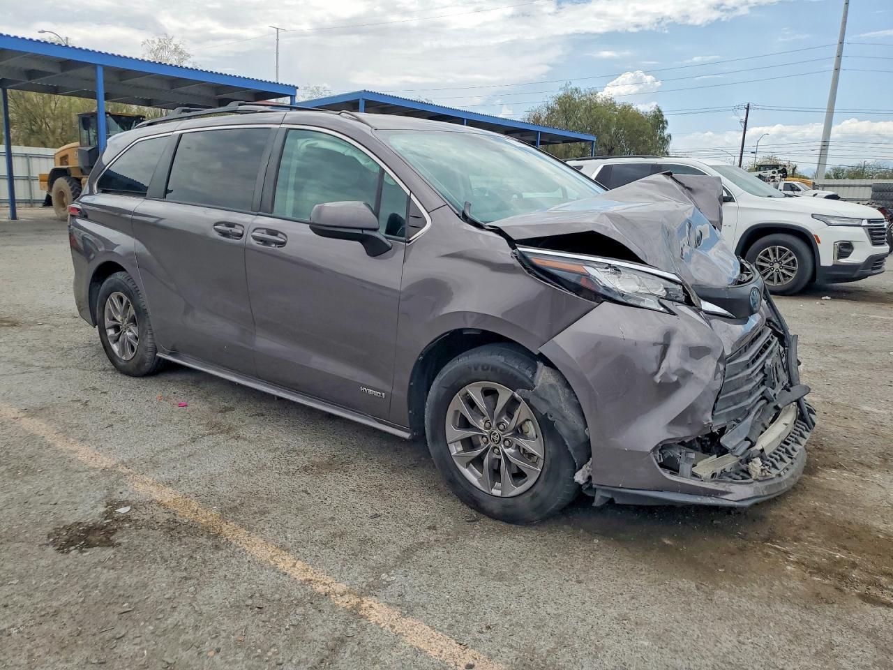 2021 Toyota Sienna Le - Фото 4