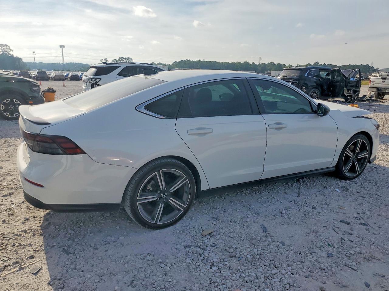 2024 Honda Accord Hybrid Sport - Image 3
