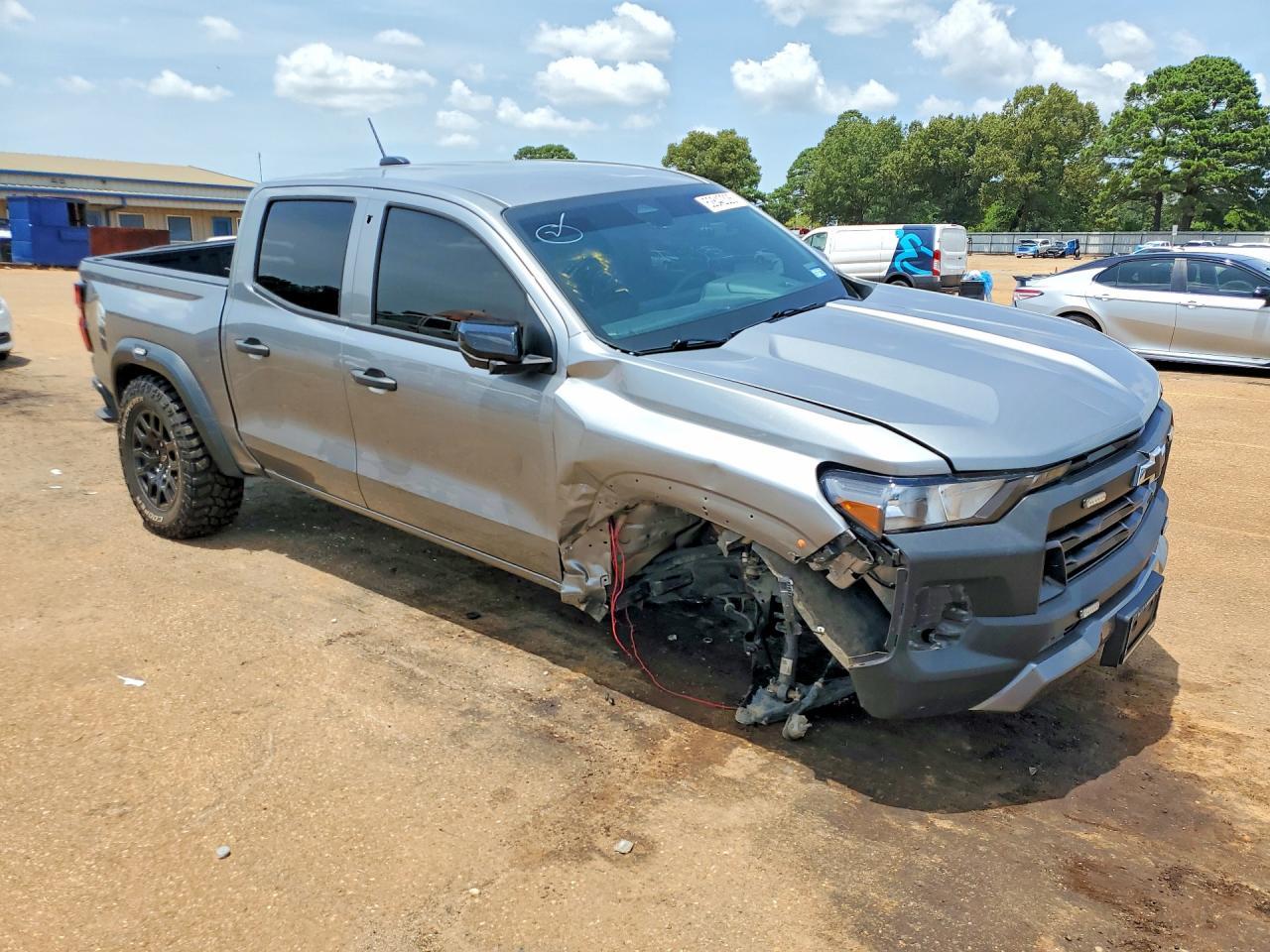 2024 Chevrolet Colorado Trail Boss - Image 4